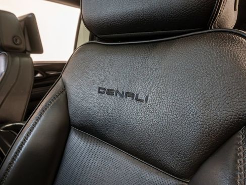 Used 2023 GMC Yukon XL Denali w/ Advanced Technology Package AWD/4WD image 12