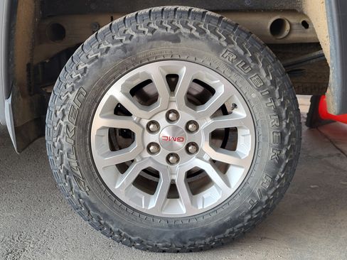 Used 2018 GMC Sierra 1500 SLE w/ SLE Value Package AWD/4WD image 5