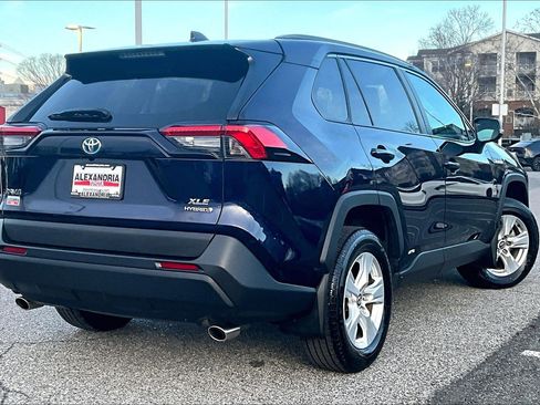 Used 2021 Toyota RAV4 XLE image 12
