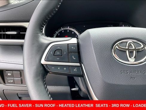 Used 2021 Toyota Highlander XLE AWD/4WD image 11