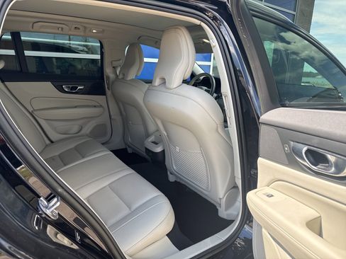 Used 2023 Volvo V60 B5 Cross Country Plus w/ Climate Package image 12