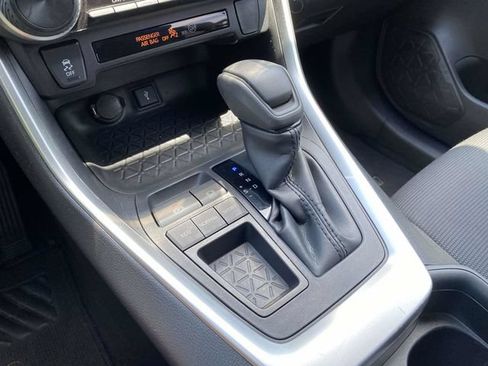 Used 2021 Toyota RAV4 LE FWD image 28