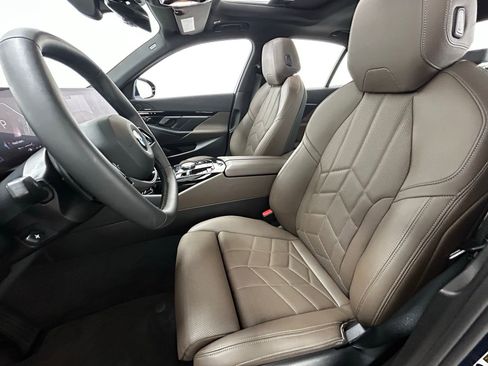 Used 2025 BMW 530i xDrive w/ Premium Package AWD/4WD image 30