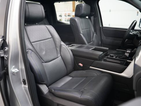 Used 2024 Toyota Tundra Platinum AWD/4WD image 32