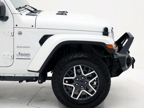 Used 2024 Jeep Wrangler Unlimited Sahara w/ Technology Group AWD/4WD image 4
