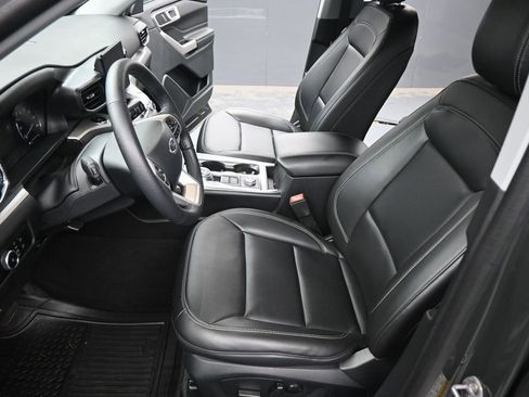 Used 2024 Ford Explorer XLT w/ Equipment Group 202A AWD/4WD image 9