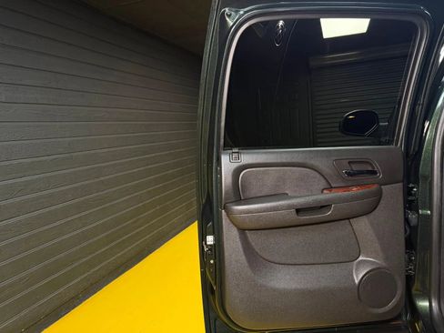 Used 2013 Chevrolet Avalanche LTZ AWD/4WD image 19