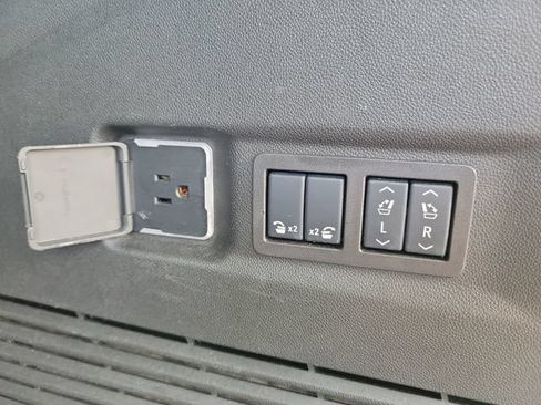 Certified 2025 GMC Yukon XL Denali AWD/4WD image 13