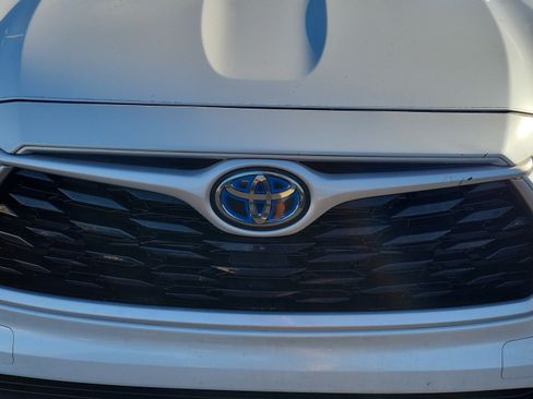 Used 2022 Toyota Highlander XLE FWD image 13