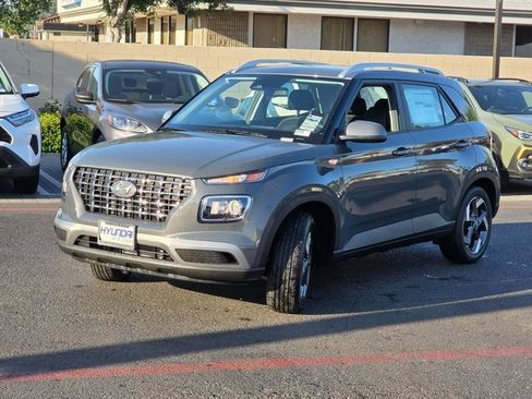 New 2025 Hyundai Venue SEL image 4