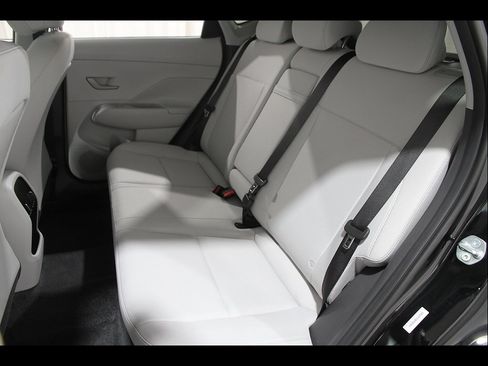 Certified 2025 Hyundai Kona SEL AWD/4WD image 19