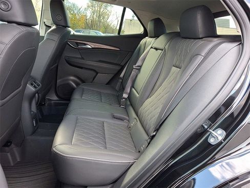 Used 2023 Buick Envision Avenir image 10