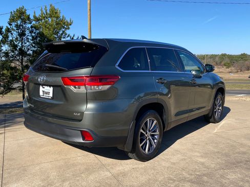 Used 2019 Toyota Highlander XLE image 6