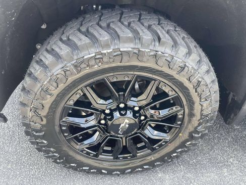Used 2025 Chevrolet Silverado 2500 LT w/ Convenience Package AWD/4WD image 13