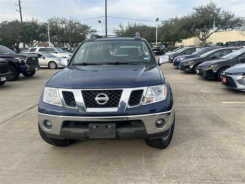 Used 2010 Nissan Frontier LE image 2