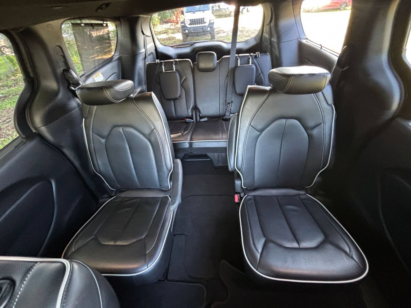 Used 2025 Chrysler Pacifica Limited FWD image 42