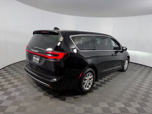 Used 2025 Chrysler Pacifica Select FWD image 7