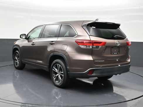 Used 2018 Toyota Highlander Plus image 3