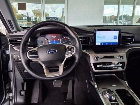 Used 2023 Ford Explorer XLT w/ Equipment Group 202A RWD image 17