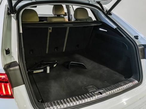 Used 2019 Audi Q8 Premium Plus w/ Premium Plus AWD/4WD image 47