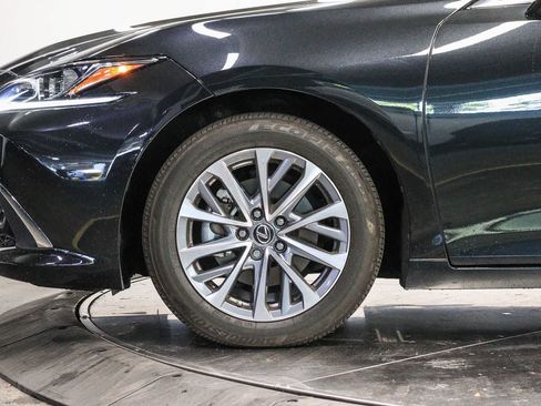 Used 2025 Lexus ES 350 w/ Accessory Package (Z1) FWD image 9