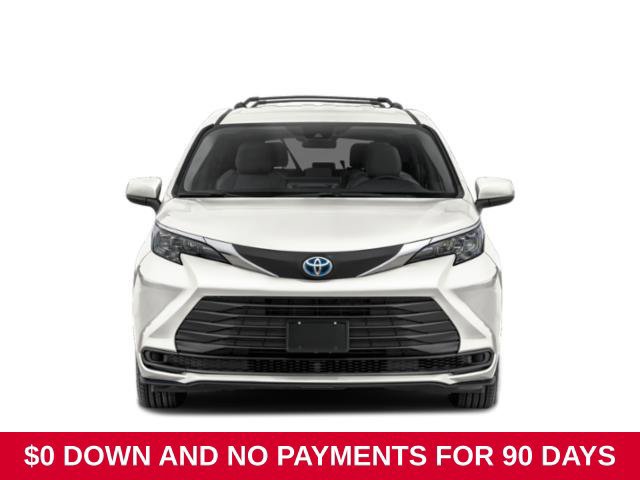 Used 2025 Toyota Sienna LE FWD image 4