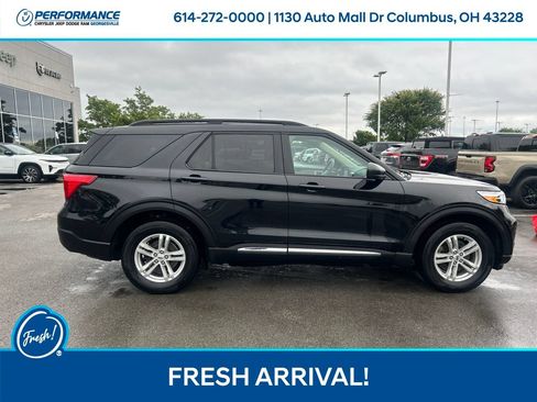 Used 2023 Ford Explorer XLT AWD/4WD image 3