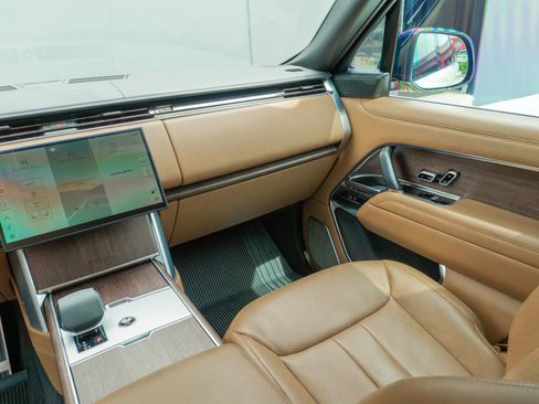 Used 2024 Land Rover Range Rover Long Wheelbase Autobiography image 65