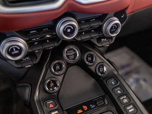 Used 2023 Aston Martin V8 Vantage Coupe image 27