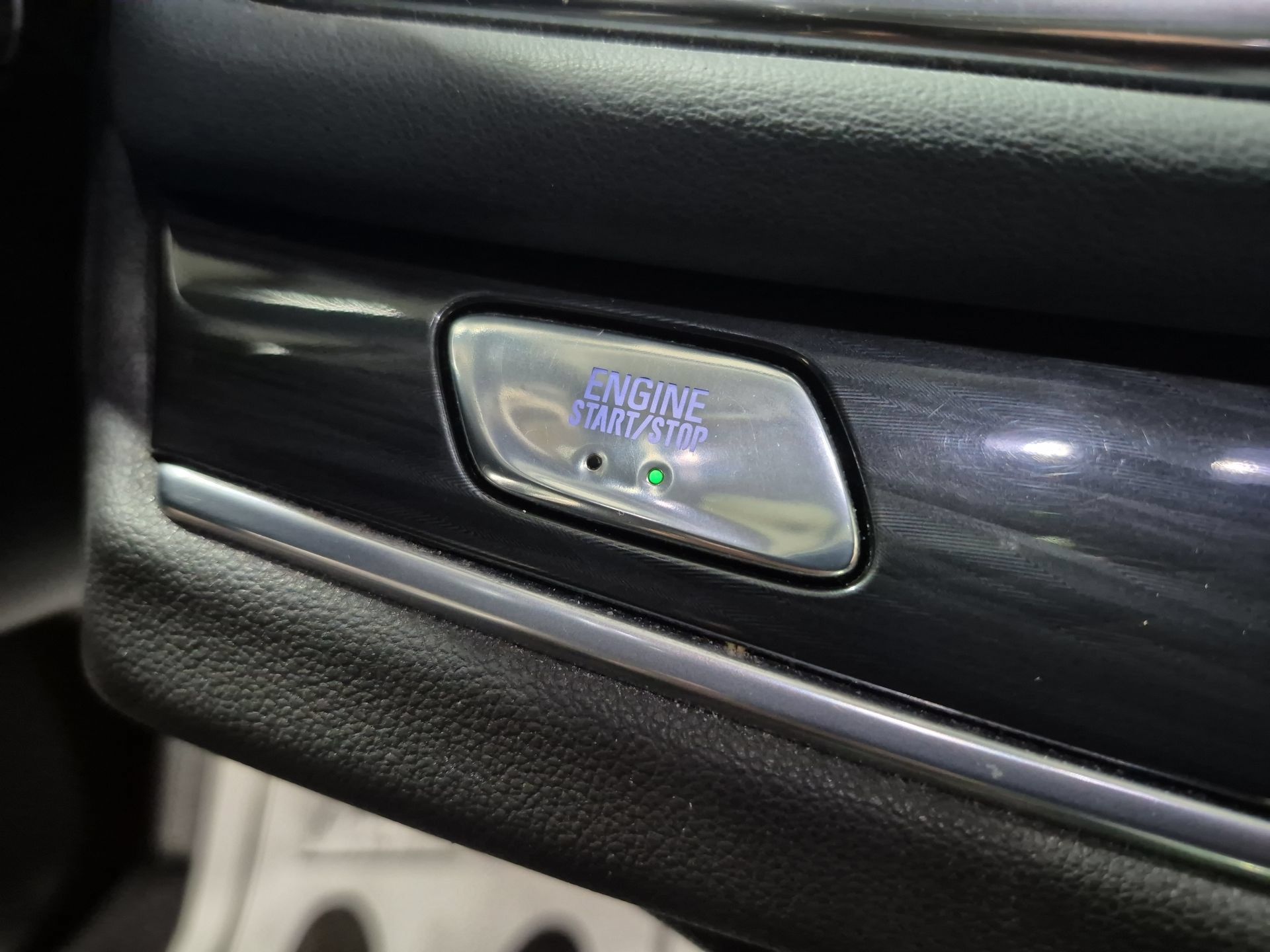 Used 2019 Buick Enclave Essence AWD/4WD image 17