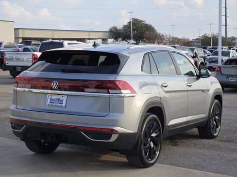 New 2026 Volkswagen Atlas Cross Sport SE FWD image 5