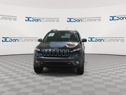 Used 2016 Jeep Cherokee Trailhawk image 4