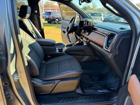 Used 2024 GMC Canyon AT4 w/ Canyon Safety Plus Package image 25