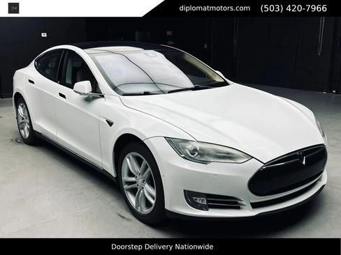 Used 2014 Tesla Model S 85 RWD image 9