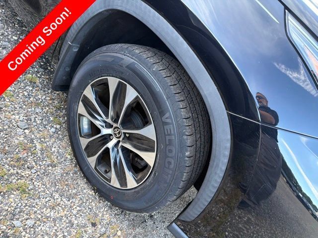 Certified 2020 Toyota Highlander XLE AWD/4WD image 4