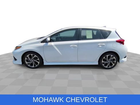 Used 2017 Toyota Corolla iM w/ Carpet Mat Package FWD image 5