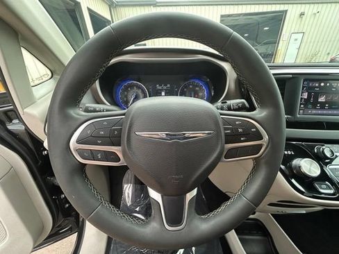 Used 2023 Chrysler Voyager LX FWD image 24