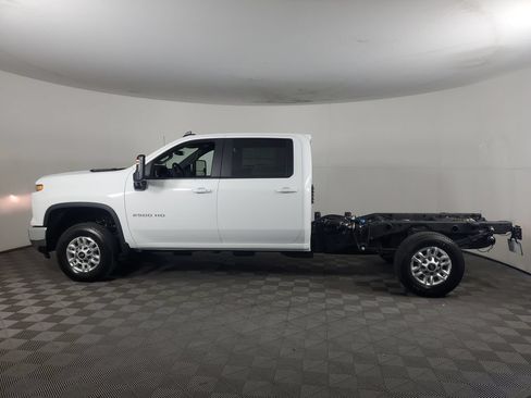 New 2026 Chevrolet Silverado 2500 LT w/ Convenience Package AWD/4WD image 7