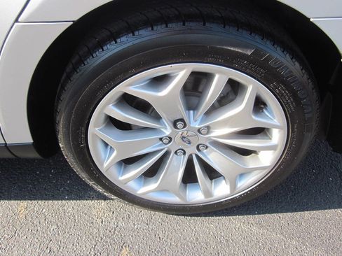 Used 2013 Ford Taurus Limited image 17