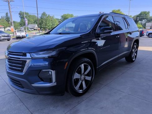 Used 2023 Chevrolet Traverse LT w/ LT Premium Package FWD image 5