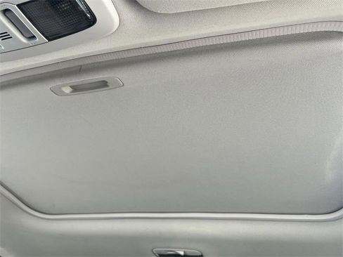 Used 2019 Subaru Outback 2.5i Touring image 3