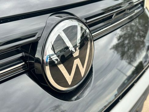 New 2026 Volkswagen Taos SE FWD image 19
