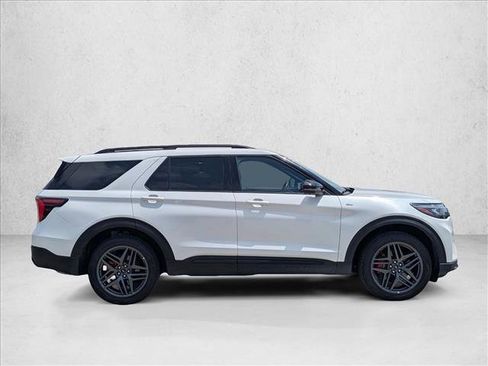 Used 2025 Ford Explorer ST-Line w/ ST-Line Street Pack AWD/4WD image 4