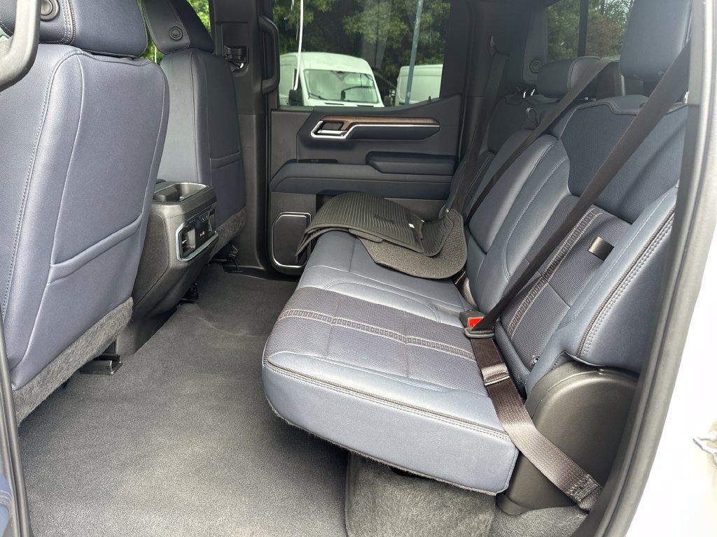 Used 2023 Chevrolet Silverado 1500 High Country AWD/4WD image 24
