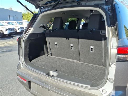 Used 2025 Nissan Pathfinder S image 25