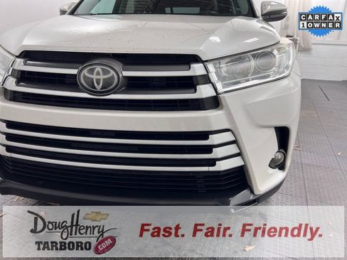 Used 2018 Toyota Highlander XLE image 12