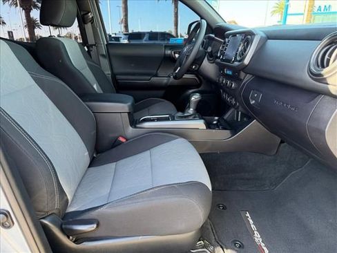 Used 2021 Toyota Tacoma TRD Sport w/ Technology Package AWD/4WD image 11