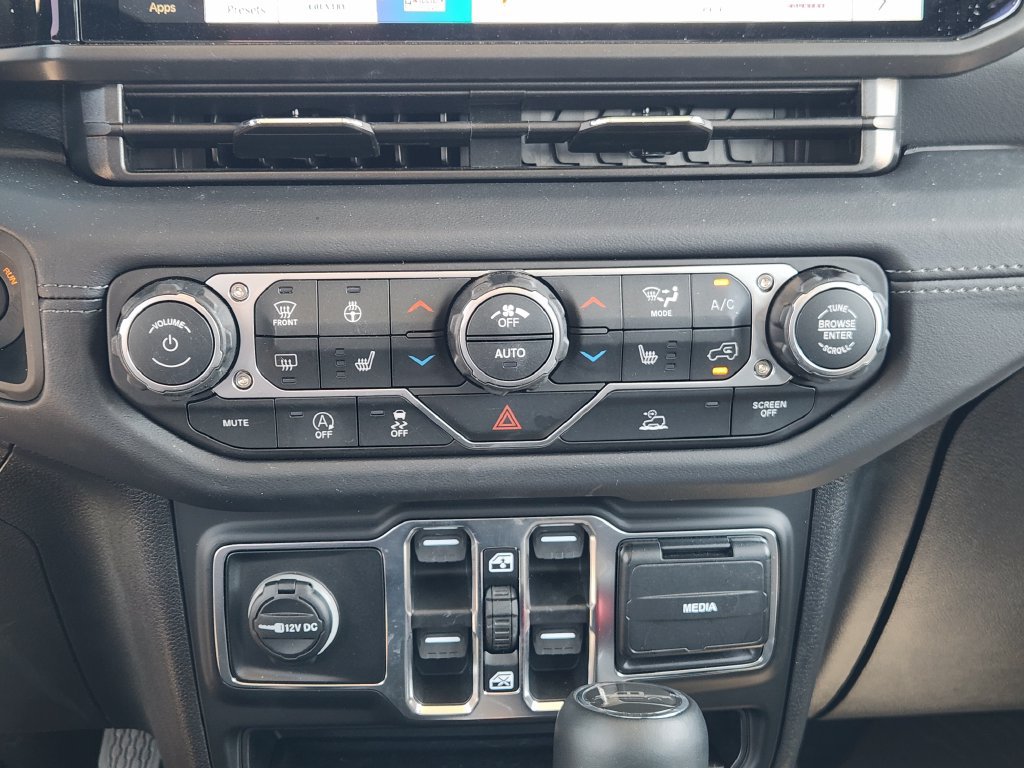 Used 2026 Jeep Gladiator Sport AWD/4WD image 15