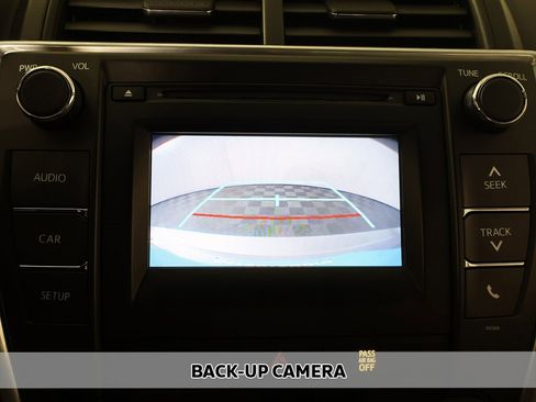 Used 2015 Toyota Camry SE image 3