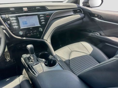 Used 2020 Toyota Camry SE FWD image 21